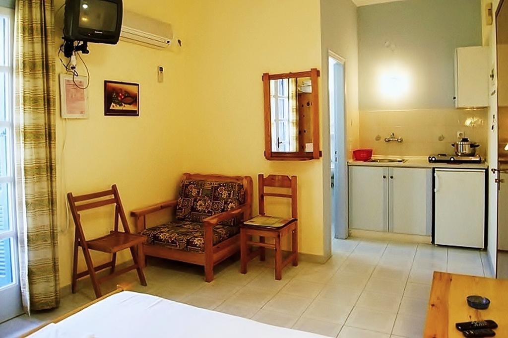 Apartamento Idroussa Batsíon Habitación foto